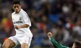Cicinho tiết lộ rằng phòng thay đồ của Real Madrid bị thâu tóm bởi quyền lực ngầm