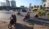 Dòng xe nườm nượp chạy ngược chiều ở đường BRT Hà Nội