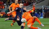 Andres Iniesta (trái, Tây Ban Nha) ghi bàn quyết định trong chiến thắng Hà Lan ở chung kết World Cup 2010.