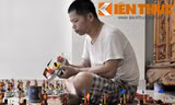  Anh Hùng say mê với những chiếc tàu thủy sắt tây.
