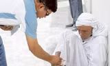 Một người ăn xin ở Dubai. Ảnh: Gulf News