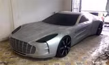 Mô hình Aston Martin One77 Police tự chế của thợ máy Việt.