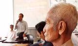 Cụ Huỳnh Văn Truyện và ông Nguyễn Thận đã cùng nhau trên hành trình "giải oan" cho ông Huỳnh Văn Nén