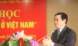 Trưởng Ban Kinh tế Trung ương Vương Đình Huệ phát biểu tại Hội thảo.
