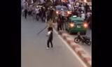 10 video ‘hot’: Cảnh sát nổ súng bắt thanh niên 'ngáo' đá