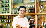 Người phụ nữ đam mê bật lửa Zippo