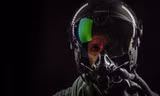 Mũ bay Strike II của công ty BAE System so với mũ Strike I dùng cho máy bay chiến đấu Typhoon và Gripen thì có nhiều ưu điểm hơn. Ví dụ như nó có thể dễ dàng tích hợp trên nhiều nền tảng máy bay chiến đấu khác nhau.