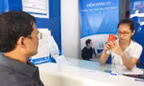Lo ngại khi nhà mạng để nhân viên chụp ảnh bằng điện thoại cá nhân