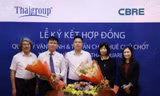 Đại diện Ban lãnh đạo Thaigroup và đại diện Ban lãnh đạo CBRE tại Lễ ký kết hợp đồng