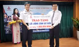 Vinataba tặng 1 tỷ đồng cho cảnh sát biển Việt Nam