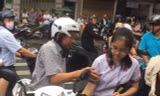 Thi vào lớp 10 là cuộc đua cực kỳ căng thẳng của học sinh ở TPHCM (Trong ảnh: Học sinh tham dự kỳ tuyển sinh vào lớp 10 năm 2018)