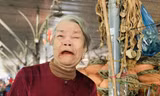 Tiểu thương chợ Hà Tĩnh khóc ròng vì hàng hóa hư hỏng sau cơn lũ lịch sử