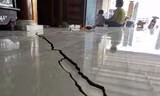 Hàng trăm hộ dân kêu cứu khi đất sụt, nhà nứt, giếng cạn bất thường