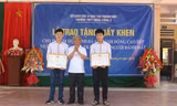 Khen thưởng 2 học sinh