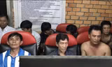 Nhóm đối tượng bị bắt quả tang khi tham gia cá cược qua mạng.
