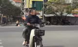 Hà Nội: Xử phạt Phó trưởng công an phường đi xe máy không đội mũ bảo hiểm
