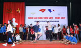 Sinh viên Pháp múa sạp cùng sinh viên Việt Nam