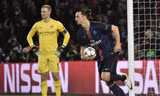 Ibrahimovic, nếu tới Anh, sẽ đối địch với Man City của Pep Guardiola. Ảnh: AFP.