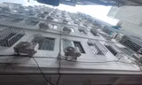 Cận cảnh những căn hộ 'nhốt người' trong các tòa chung cư mini ở Hà Nội