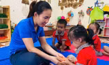 Vỡ òa hạnh phúc hai tiếng 'cô... yêu'
