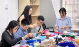 Người trẻ lan tỏa yêu thương từ những món quà Trung thu tự làm