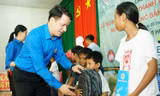 Trung ương Đoàn tặng nước sạch cho người dân vùng hạn mặn Sóc Trăng