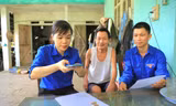 'Áo xanh' Tuyên Quang đến tận nhà hỗ trợ người dân nộp giấy tờ