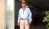 Ông Nguyễn Huy Chi hiện sinh sống cùng con gái. 