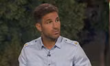 Bình World Cup, Fabregas bị chê tơi tả vì ăn mặc như... bảo vệ