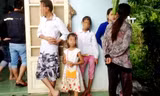 Hai cháu nhỏ chưa hết bàng hoàng khi chứng kiến người cha sát hại người tình rổi tự sát trong nhà 