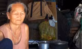 Bà Nguyễn Thị Đặng (67 tuổi) - bà nội của cháu Hoa