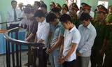 Các bị cáo trước vành móng ngựa