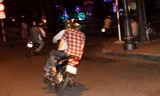 Nữ y tá ở Sài Gòn phóng xe đuổi cướp