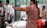 Thượng úy Phú được cấp cứu tại bệnh viện đa khoa Đồng Nai tối hôm xảy ra sự việc. Ảnh: Thái Ngọc
