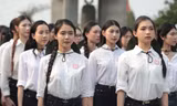 Thí sinh Hoa hậu Việt Nam thăm Nghĩa trang Đường 9: 'Thế hệ trẻ phải sống xứng đáng với sự hy sinh của cha ông'