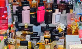 Bên trong khu chợ bán đồ gắn mác Dior, Gucci, Adidas giá vài chục nghìn đồng