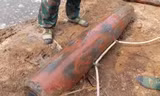 Đào đất xây nhà phát hiện quả bom 250 kg còn nguyên ngòi nổ