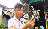 Nghị lực phi thường của chàng trai khiếm khuyết đam mê mô hình xe
