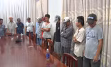 Các đối tượng tham gia đánh bạc bị bắt giữ.