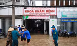 Triều cường gây ngập nặng tại bệnh viện ở Cần Thơ