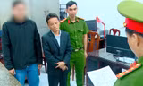 Khởi tố, tạm giam người đi xe Mercedes rút kiếm dọa chém nhân viên môi trường
