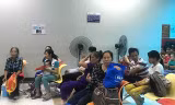 Các bệnh viện tăng cường quạt, điều hoà phục vụ bệnh nhân và người nhà trong những ngày nắng nóng kỷ lục.