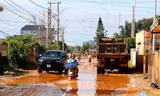 Bình Thuận hỗ trợ người dân khắc phục sự cố cát tràn ở Phan Thiết