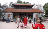 Người dân đổ về ngôi chùa có vườn tháp lớn nhất Việt Nam ngày đầu năm