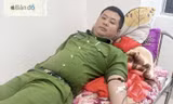 Đại úy Nông Quốc Dương hiến máu cứu bệnh nhân nguy kịch.