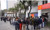 Người dân xếp hàng cấp, đổi GPLX: Sở GTVT và Phòng CSGT Hà Nội nói gì?