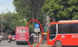 Xe khách nghênh ngang 'diễu phố' Hà Nội 