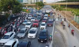 Ngổn ngang, ùn tắc tại công trường mở rộng đường gom đại lộ Thăng Long