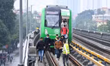 Tàu Cát Linh - Hà Đông dừng đột ngột khi đang chạy do mưa dông