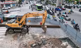 Loạt dự án giao thông Hà Nội bất động: Đường kẹt, máy móc ‘ngủ đông’, dân bức xúc